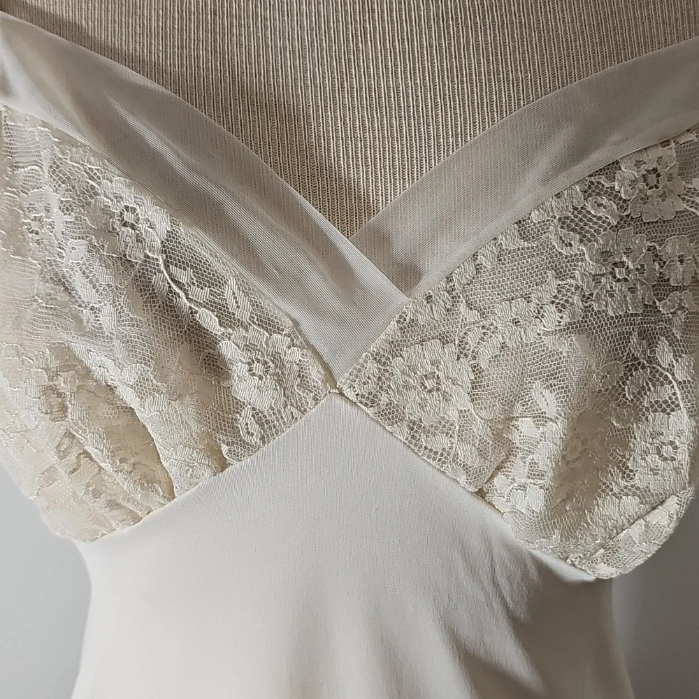 Elegant White Lace Vintag Slip Dress By VAM ROALTE. Size 36‎
